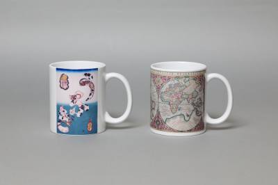(left) Mug cup (nekonoateji unagi) 1,000 yen　(Right) Mug cup (World view) 1,000 yen